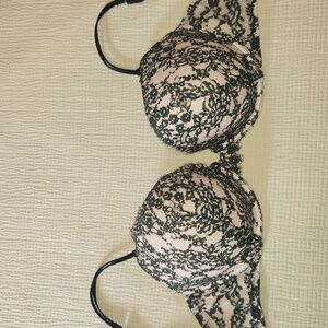 Victoria's Secret Very Sexy push-up bra, 36DDD, black with pink background